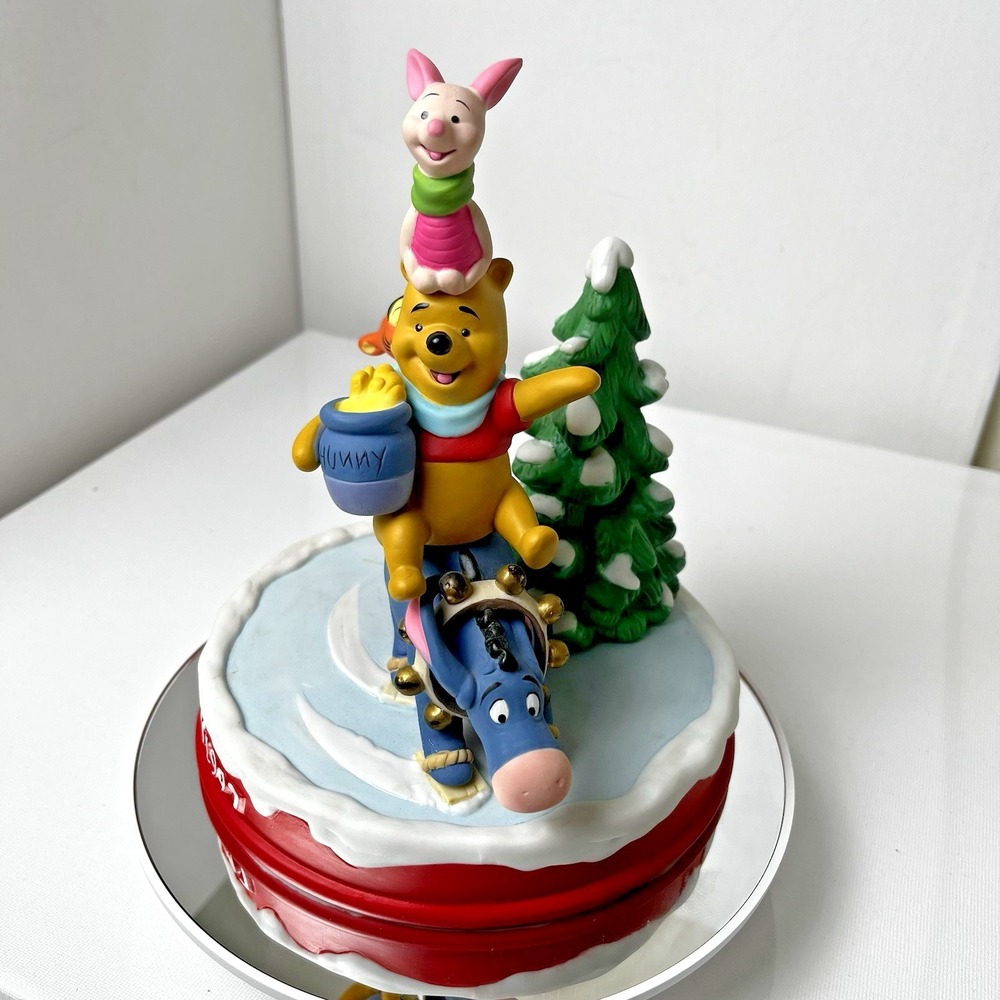1997 Disney & Grolier CHRISTMAS FIGURINE "Pooh's Skating‎ Party" Limited Edition - Picture 7 of 17